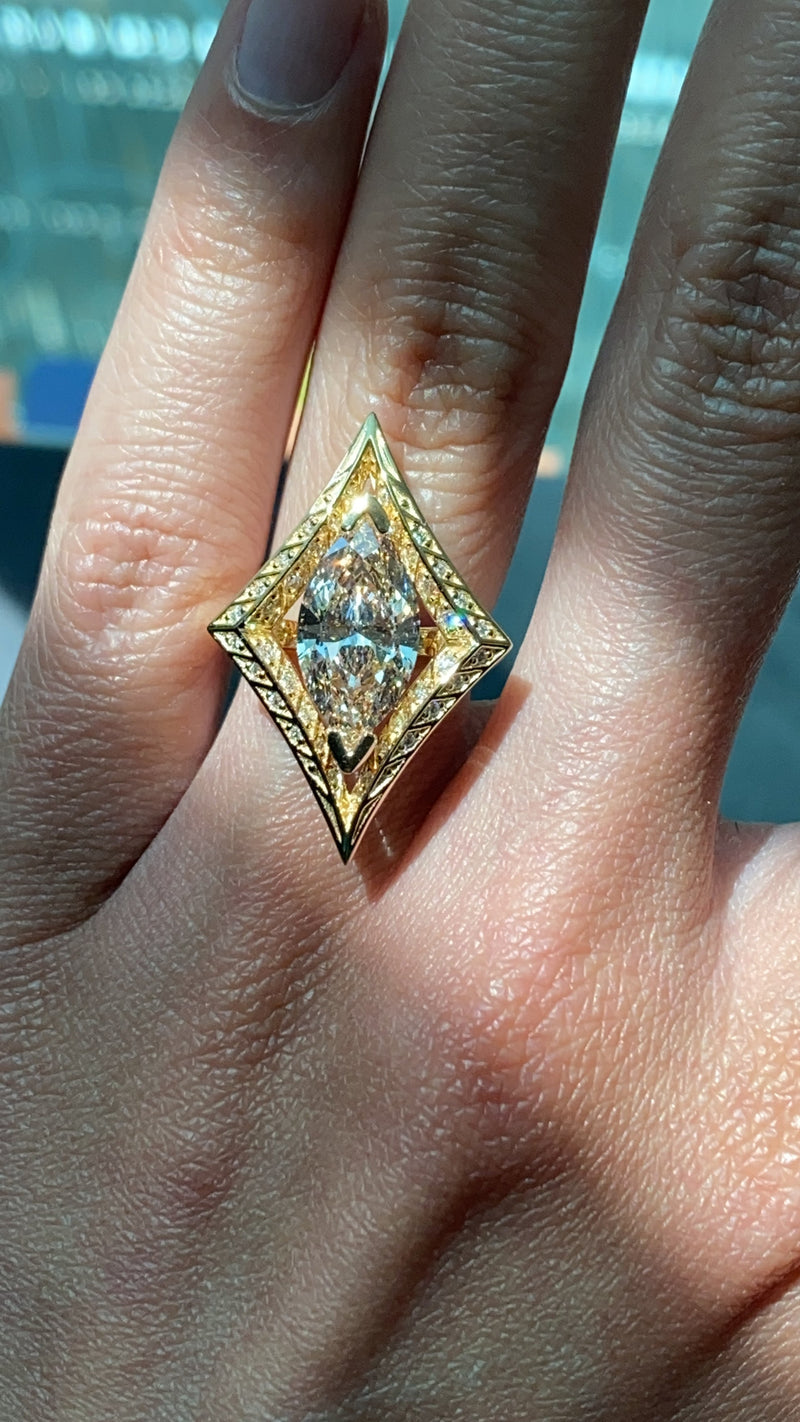 Palmyra Ring With Brilliant Marquise-Cut White Diamond In 18K White Gold