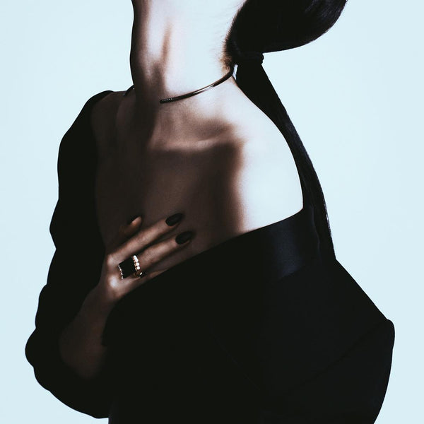 Laela Collar Necklace With Green Tsavorite Garnet Gemstones In 18K Black Gold