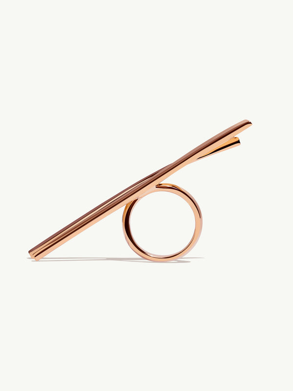 Lilith Crossover Bar Ring in 18K Rose Gold