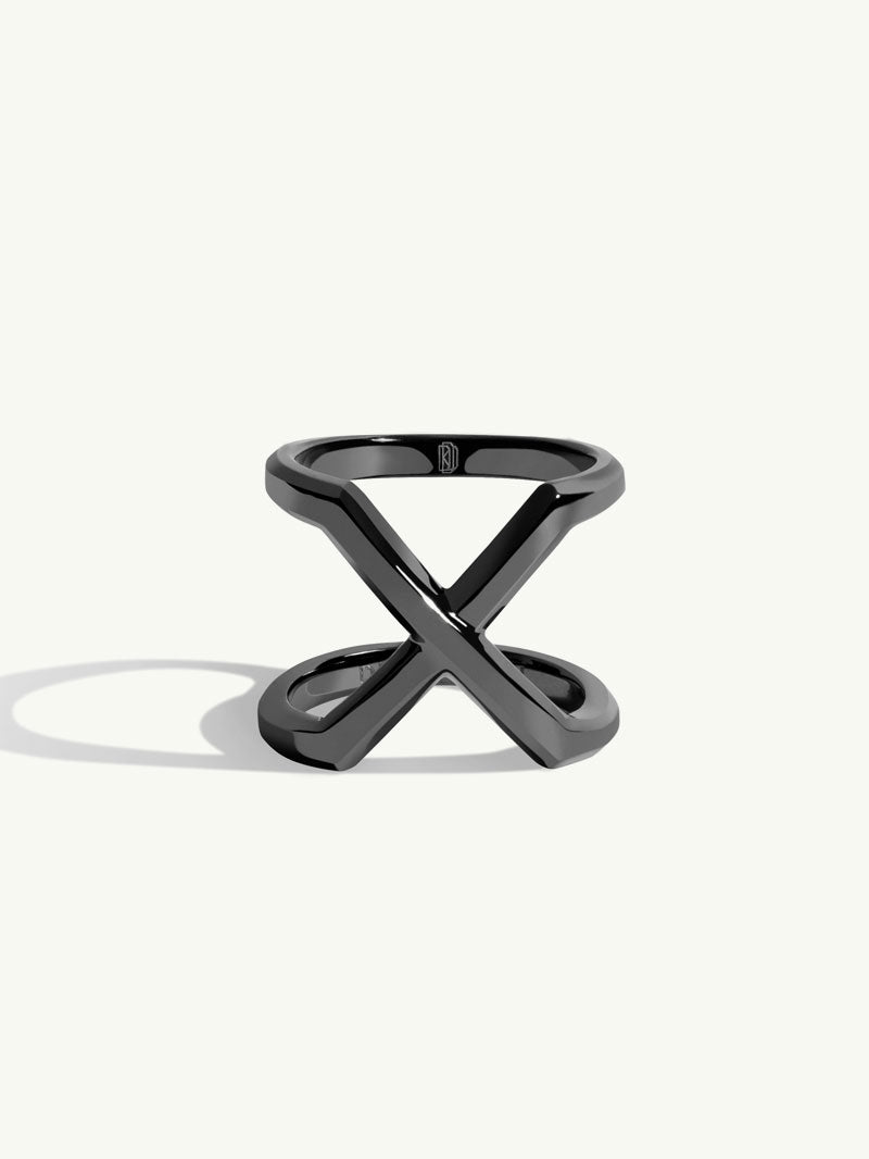 Exquis Beveled Edge Infinity Ring In Black Silver